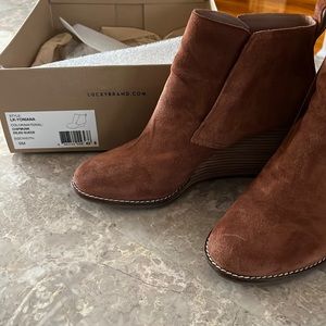 Lucky brand tan wedge